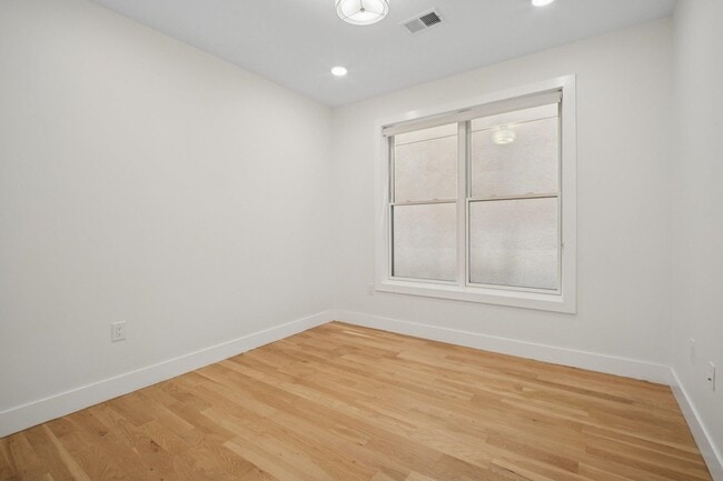 Building Photo - 382 7th St