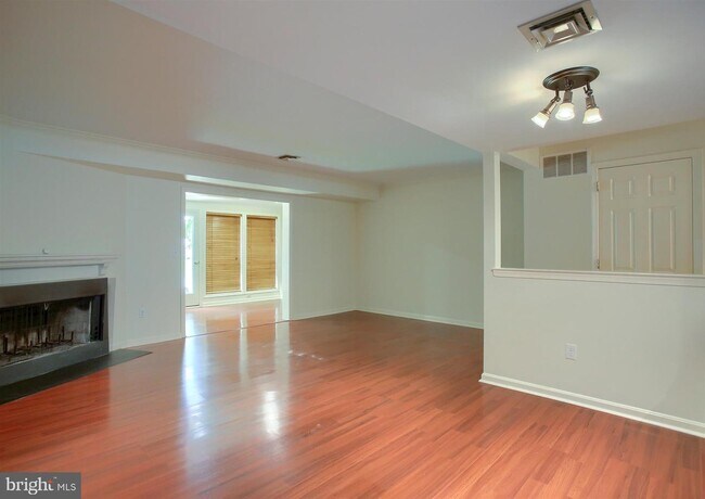 Building Photo - 2121 Wexford Rd