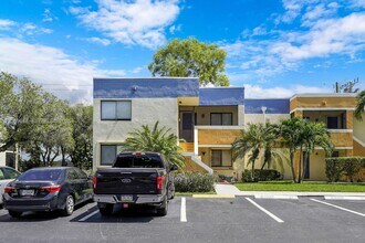Building Photo - 185 Lakeview Dr