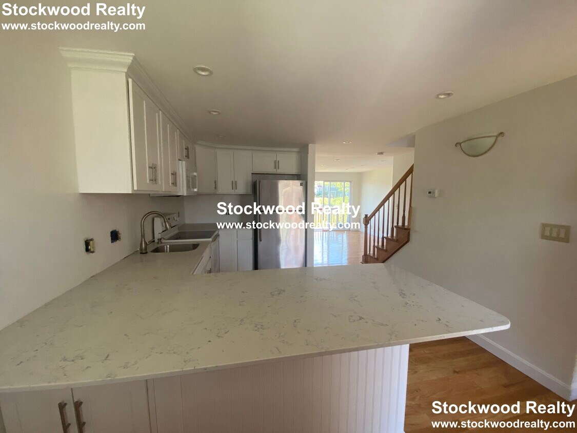 Primary Photo - 32 Margin St