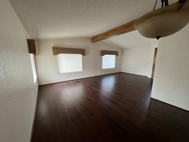 Foto del edificio - 975 W Telegraph Rd