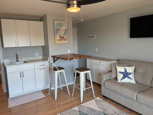 Building Photo - 550 Winnacunnet Rd