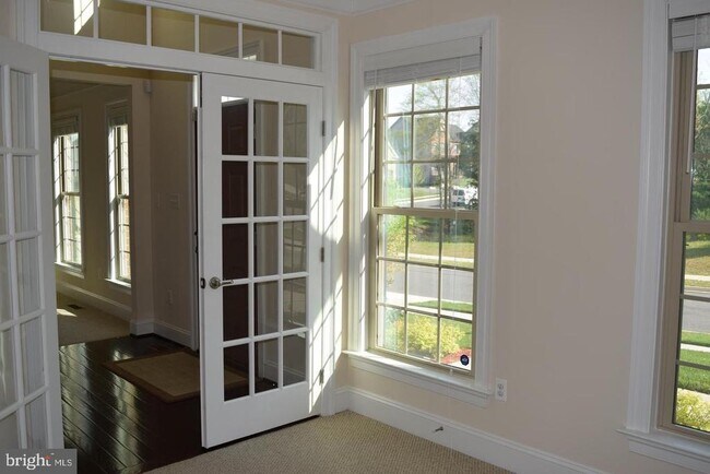 Building Photo - 42159 Tecumseh Hills Dr