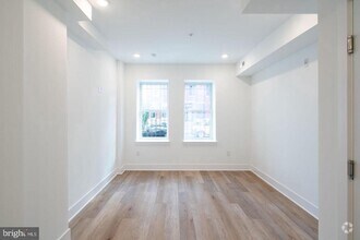 Building Photo - 1513 W Girard Ave