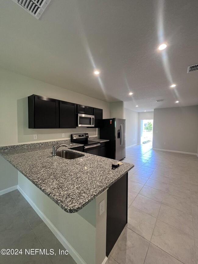 Building Photo - 2050 Edison Pointe Blvd