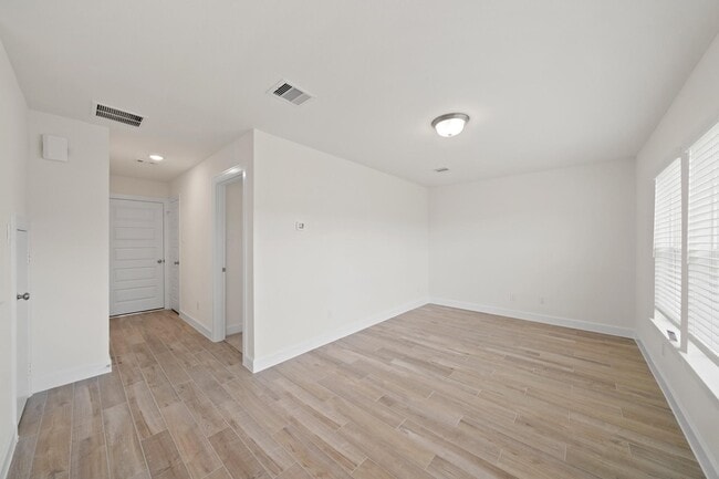 Building Photo - 13305 Moncloa Dr