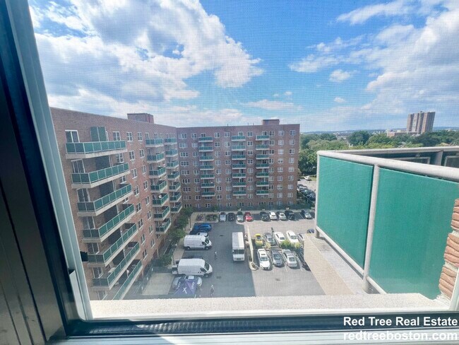 Building Photo - 175 Freeman St