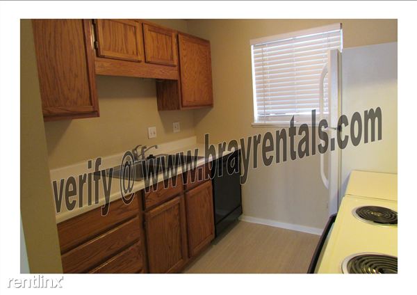 Building Photo - 3146 Lakeside Dr