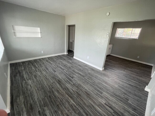 Foto del edificio - Remodeled Two Bedroom In Desirable Historical Tucson Neighborhood!!