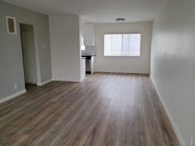 Foto del edificio - 4510 Colbath Ave