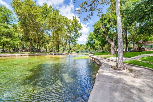 Building Photo - LANDA PARK WATERFRONT HOME, NEW BRAUNFELS
