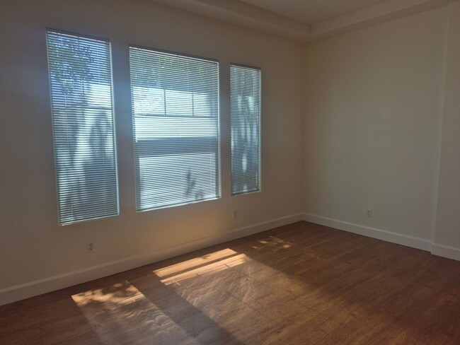 Building Photo - Beautiful 5 Bedroom 3 bath North Natomas Home Available Now!