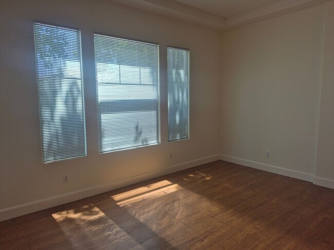 Foto del edificio - Beautiful 5 Bedroom 3 bath North Natomas Home Available Now!