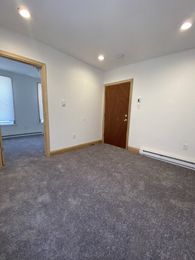 Foto del edificio - Renovated 1 bedroom Apartment for Rent