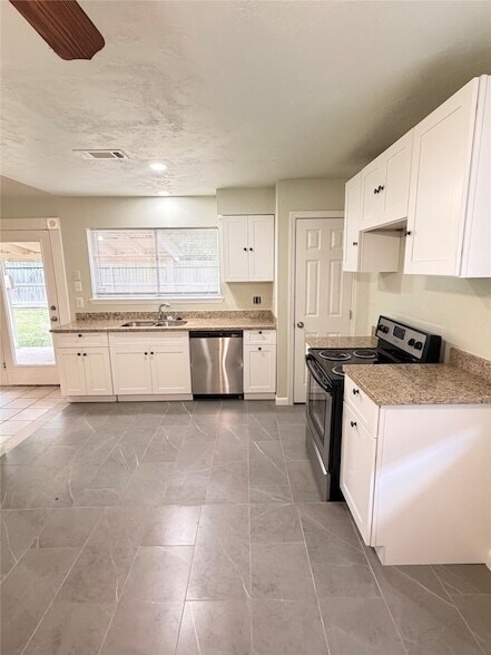 Building Photo - 4527 Fitzwater Dr