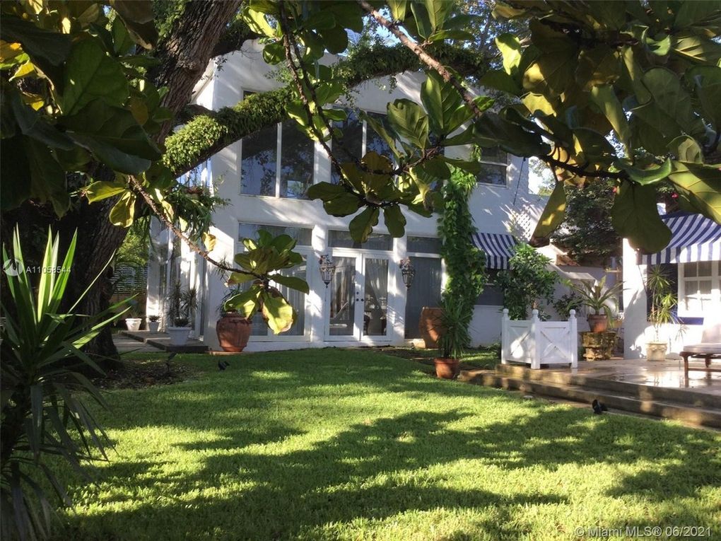 Foto del edificio - 652 NE 77th St