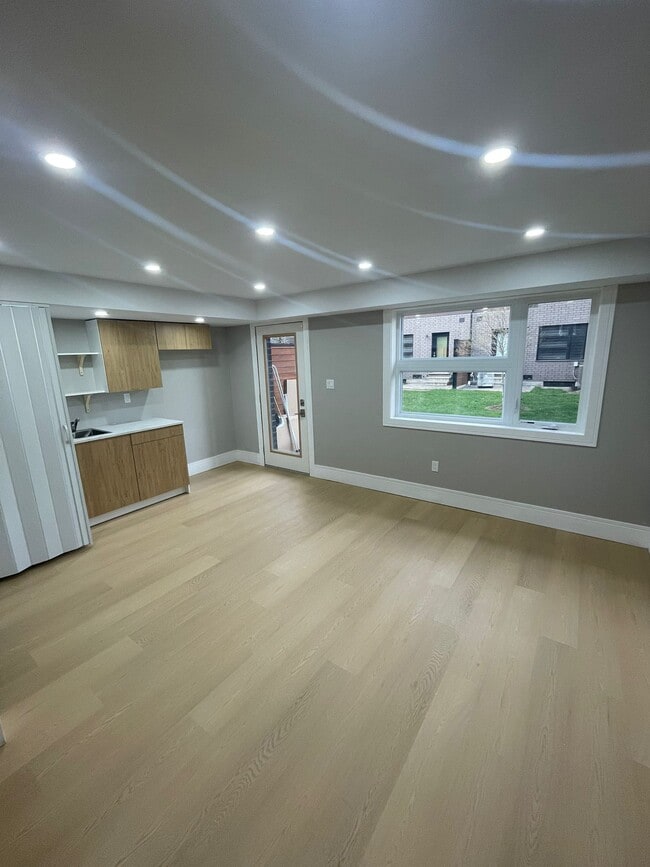 Building Photo - 60 Arkell Rd
