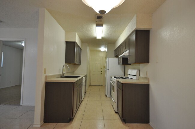 Building Photo - 12806 Tomanet Trail