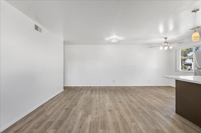 Building Photo - 34842 Starling Dr