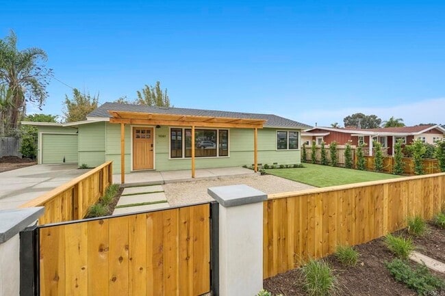 Building Photo - 1061 Buena Vista Way
