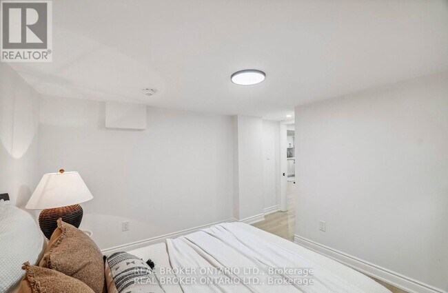Building Photo - 220 Holmesdale Ave