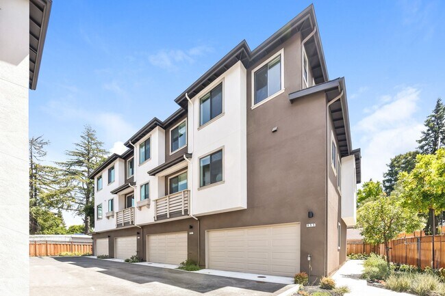 Foto del edificio - 951 Woodside Rd