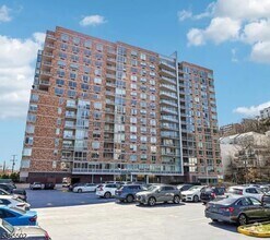 Building Photo - 1611 Hudson Park