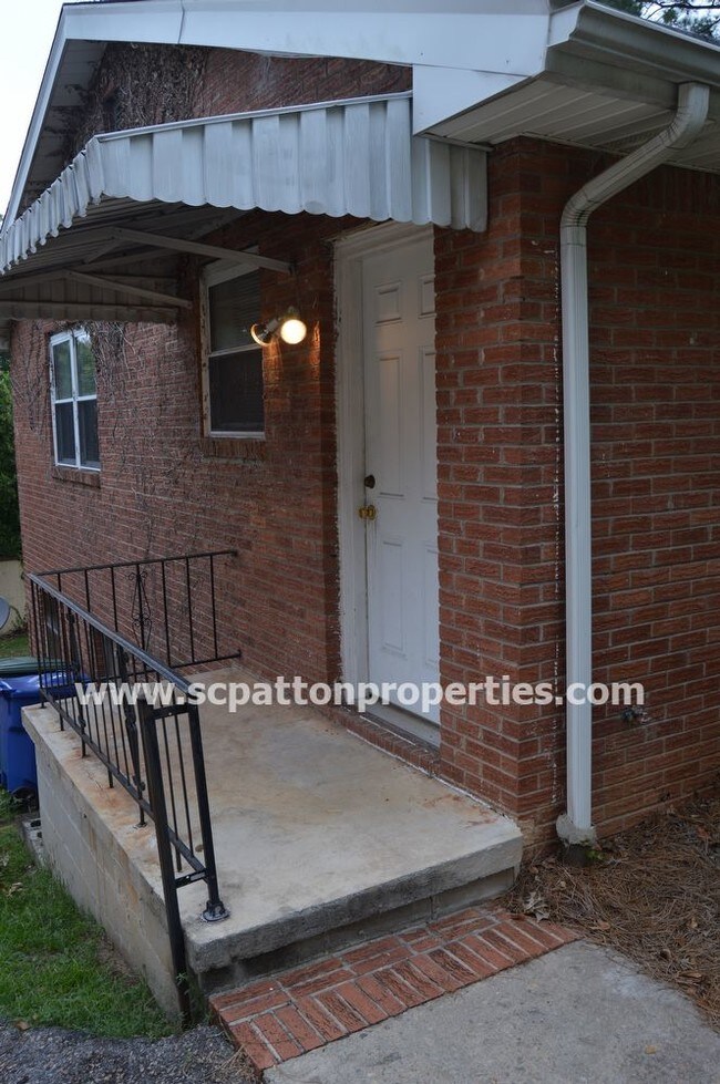 Building Photo - Melrose Heights Duplex