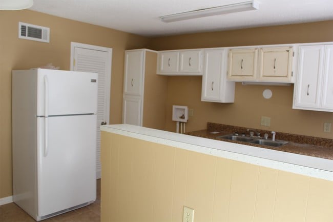 Building Photo - 2505 Redwood Ct