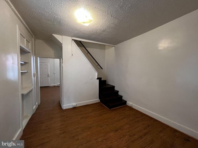 Building Photo - 486 W South St