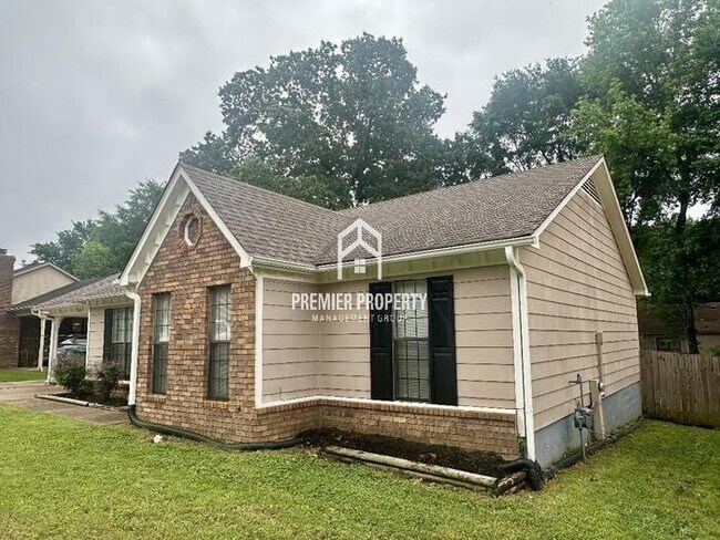 Building Photo - 6739 Bent Tree Ave