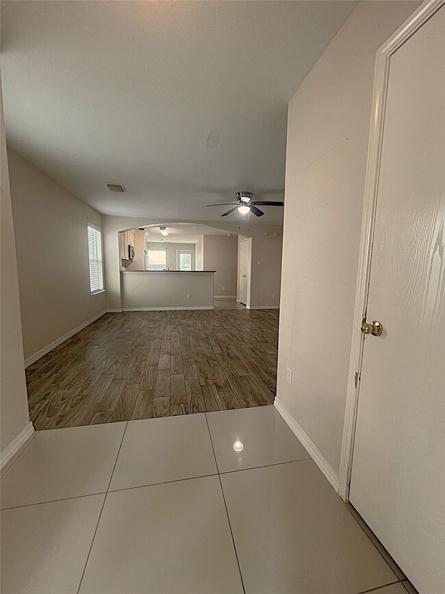 Building Photo - 2019 Pine Croft Dr
