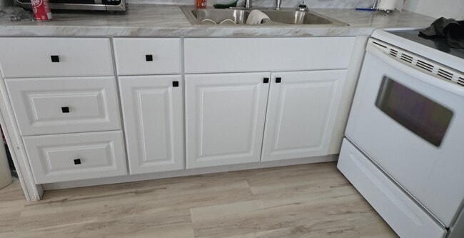 Building Photo - 381 Jacaranda Cir