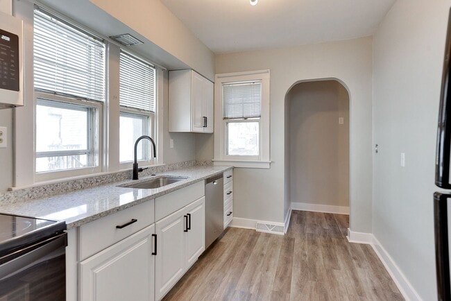 Building Photo - Newly Renovated Two Bedroom!