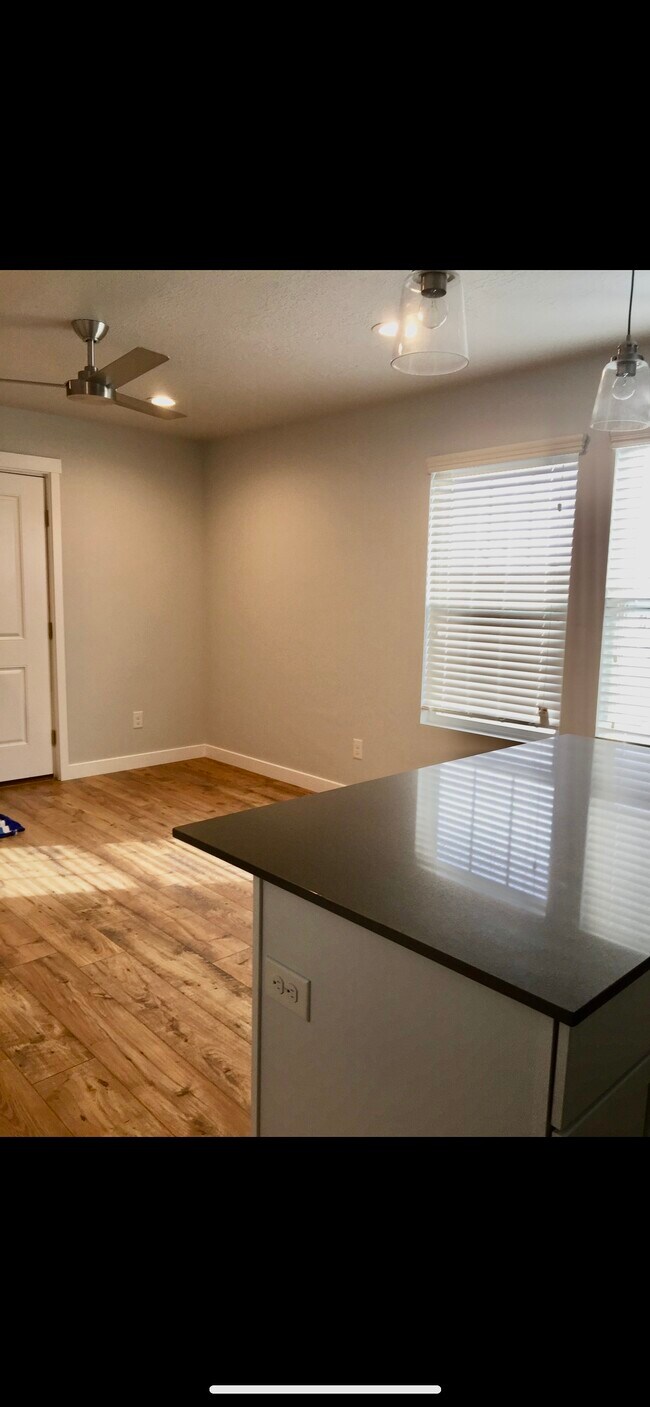 Foto del edificio - 10684 S Oquirrh Lake Rd