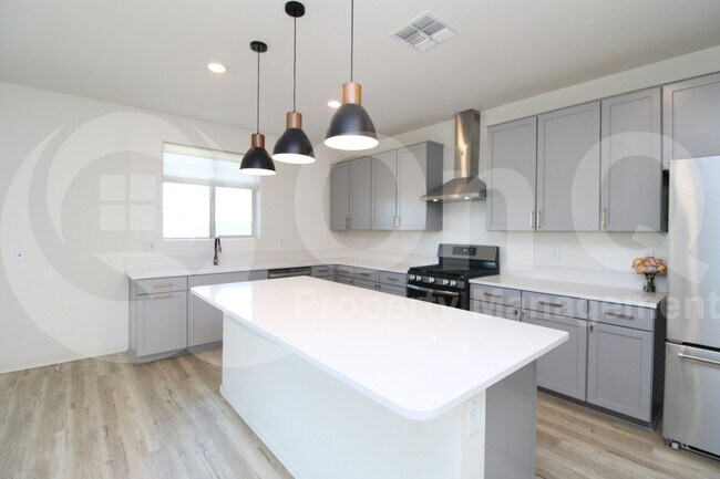 Building Photo - 7549 N 125th Ln