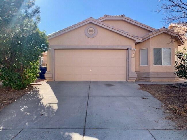Building Photo - NE Heights 3 bedroom