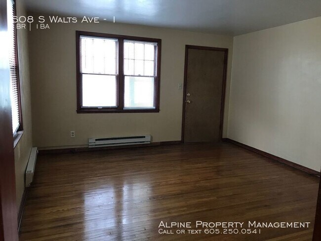 Building Photo - 608 S Walts Ave