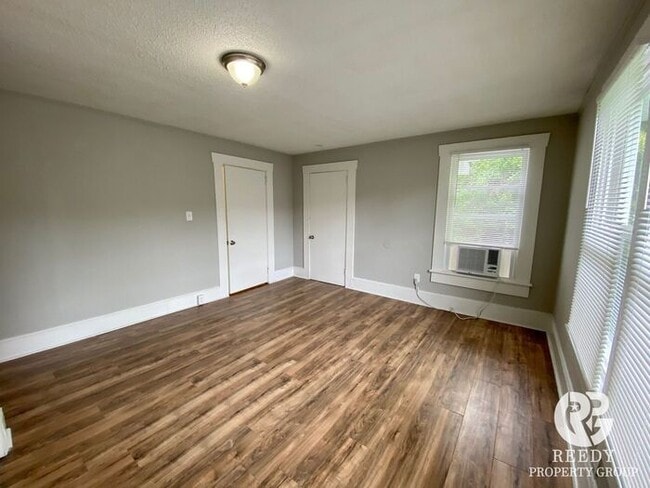 Building Photo - Renovated 1 bedroom downtown Spartanburg!