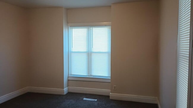 Building Photo - 449 Park Ave