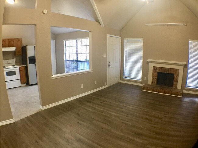 Foto del edificio - 16 Brewster Ct
