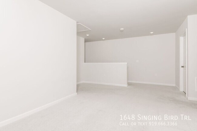 Foto del edificio - 1648 Singing Bird Trl