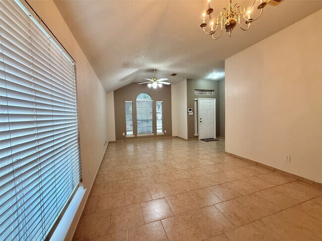 Foto del edificio - 6311 Rumford Ln