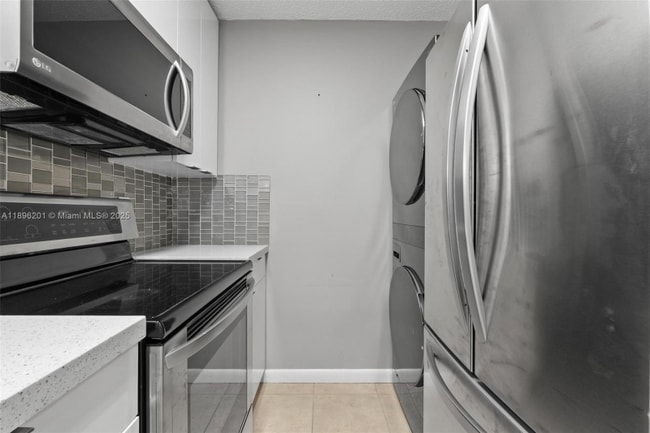 Building Photo - 3586 N University Dr