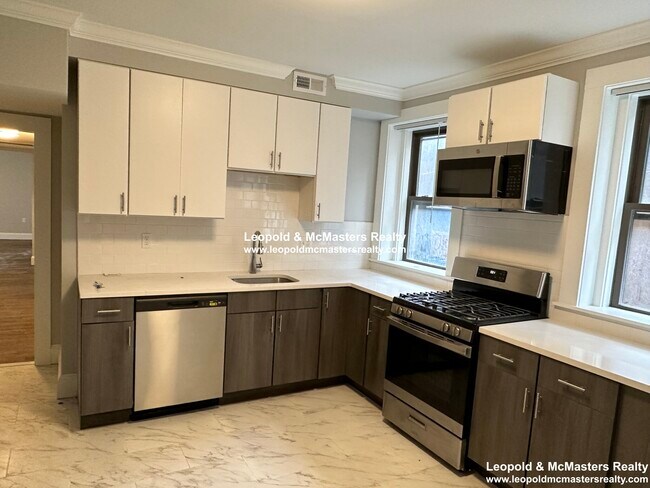 Foto del edificio - 94 Longwood Ave