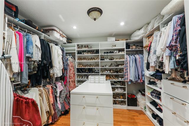 Foto del edificio - 833 Alberca St