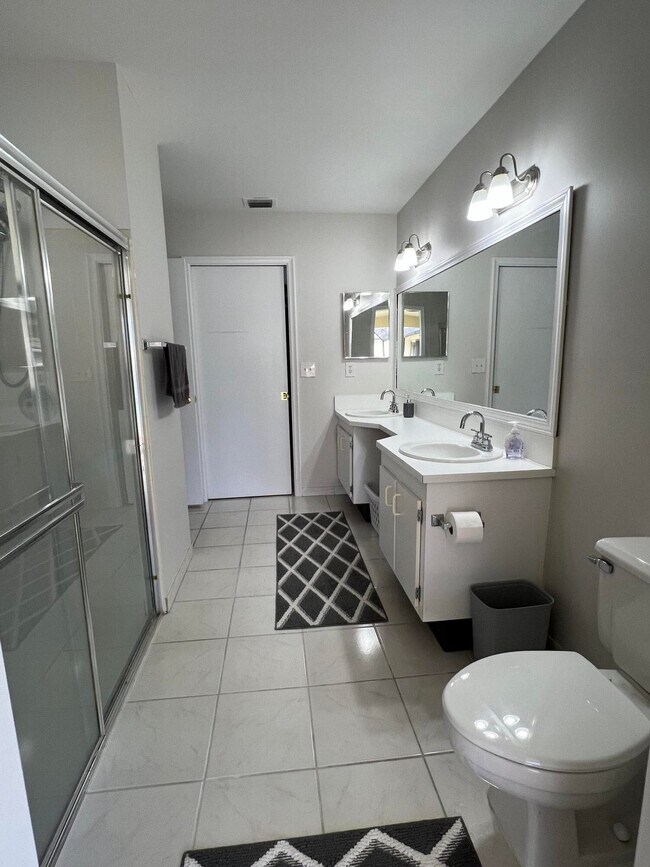 Foto del edificio - 9775 Sun Pointe Dr