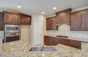 Building Photo - 1202 Watercrest Park Ln