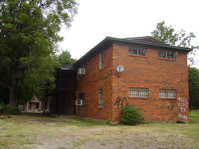 Building Photo - 675 Looney Rd