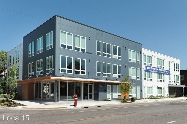 Building Photo - 1501 Como Ave SE